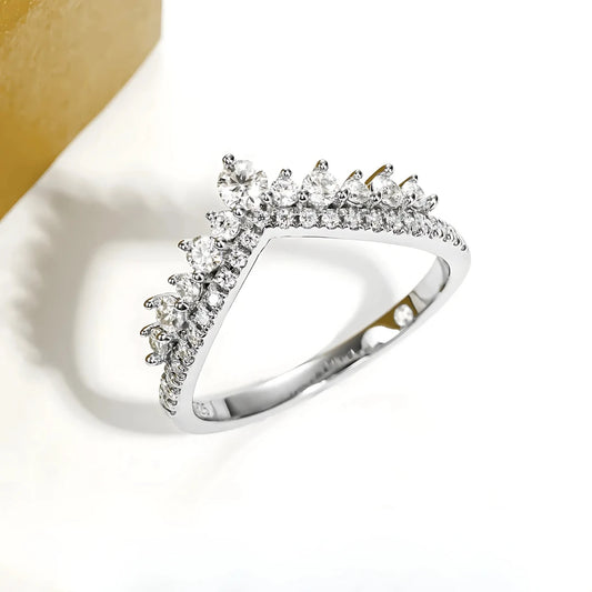 Meia Aliança Rainha Celeste com Cristal de Moissanite