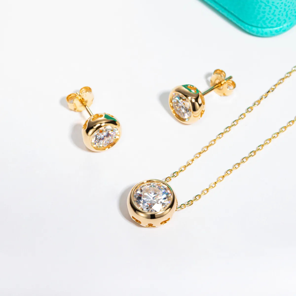 Conjunto Colar e Brinco Centro Celeste em Cristal de Moissanite