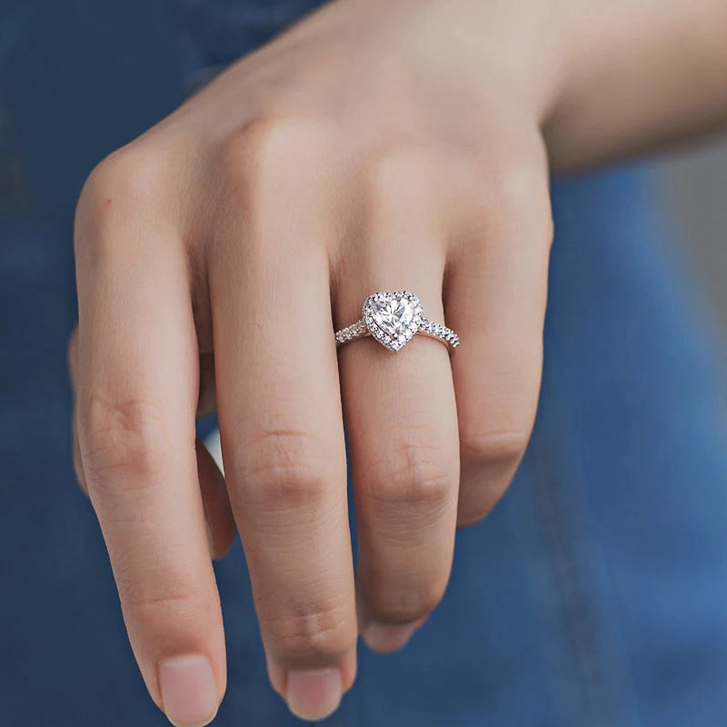 Anel Coração do Esplendor com Cristal de Moissanite