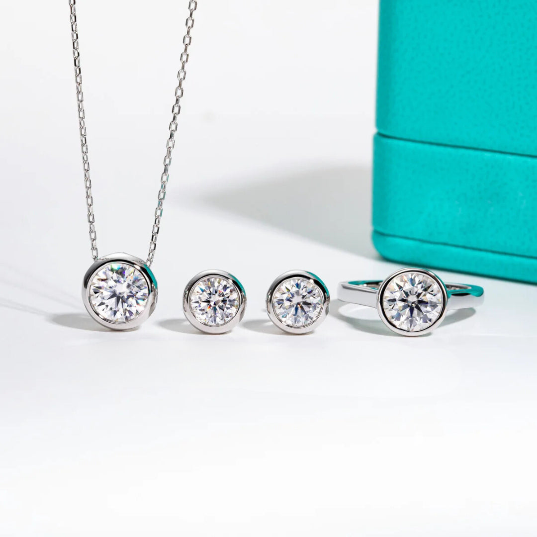 Conjunto Colar e Brinco Centro Celeste em Cristal de Moissanite