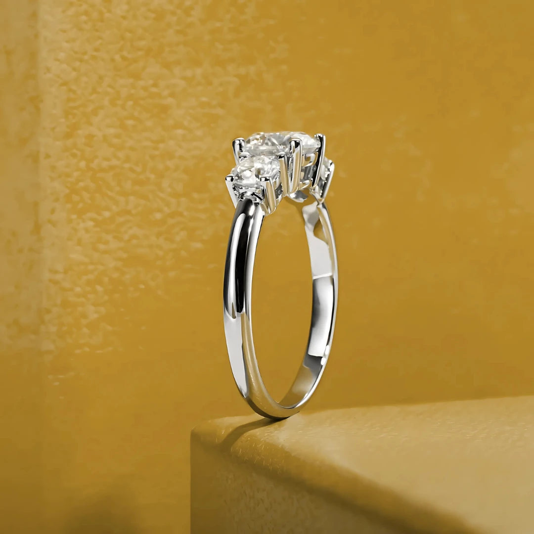 Anel Tríade da Criação com Cristal de Moissanite