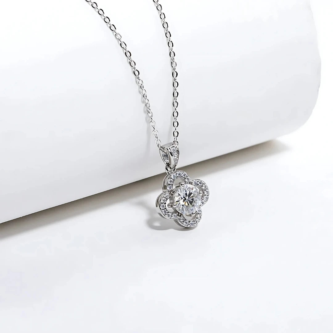 Colar Flor do Amor em Cristal de Moissanite
