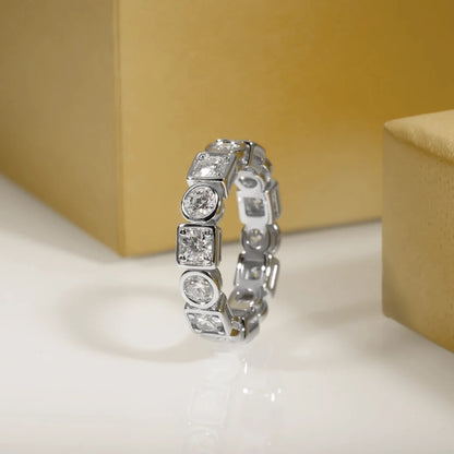 Aliança do Limiar Divino com Cristal de Moissanite