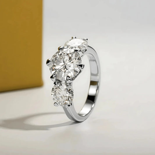 Anel Tríade Luminar em Cristal de Moissanite