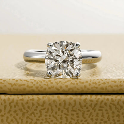 Anel Nuvem Celestial com Cristal de Moissanite