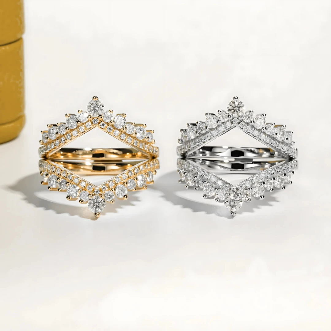 Meia Aliança Rainha Celeste com Cristal de Moissanite