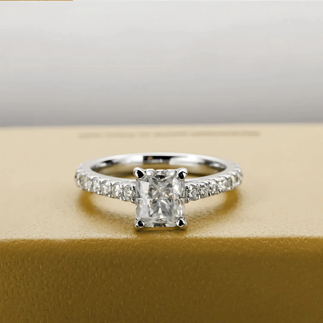 Anel Princesa da Luz com Cristal de Moissanite