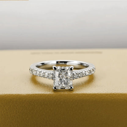 Anel Princesa da Luz com Cristal de Moissanite