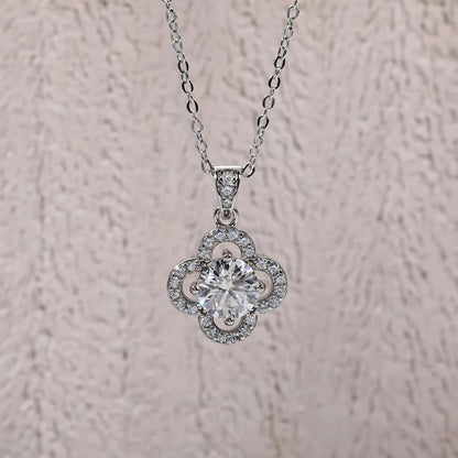 Colar Flor do Amor em Cristal de Moissanite