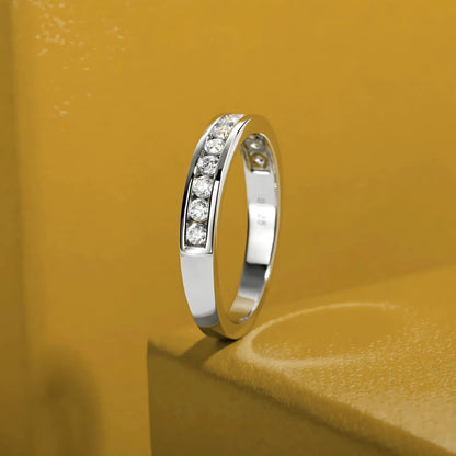 Meia Aliança Luz da Determinação com Cristal de Moissanite