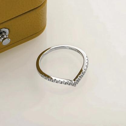 Meia Aliança Toque de Seda com Cristal de Moissanite