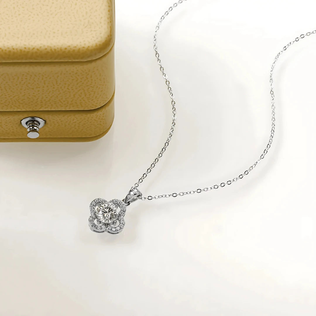 Colar Flor do Amor em Cristal de Moissanite