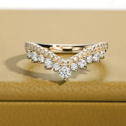 Meia Aliança Rainha Celeste com Cristal de Moissanite