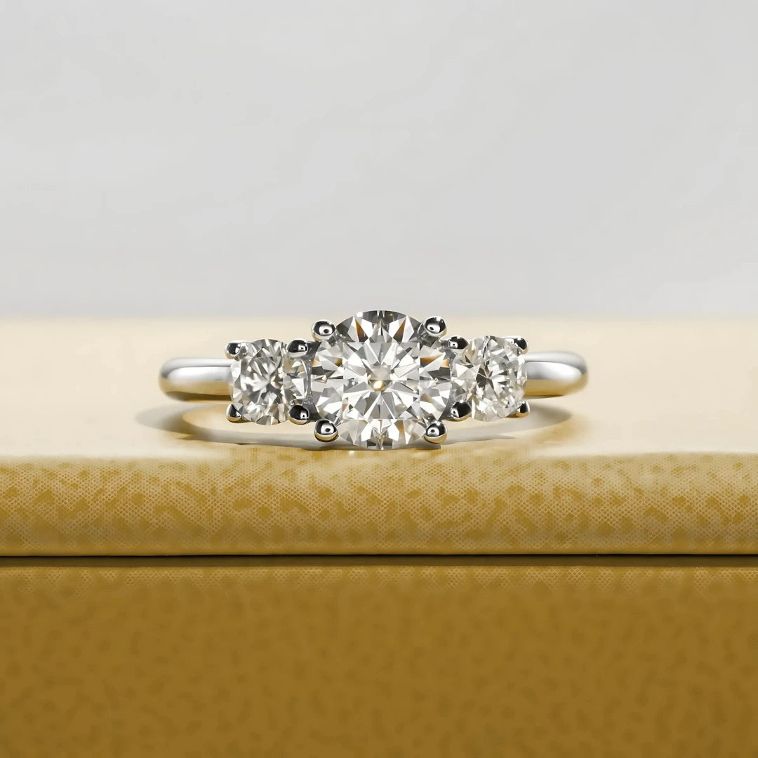 Anel Tríade da Criação com Cristal de Moissanite