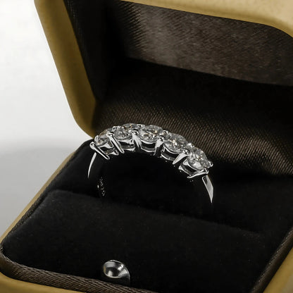Meia Aliança Amanhecer Radiante em Cristal de  Moissanite