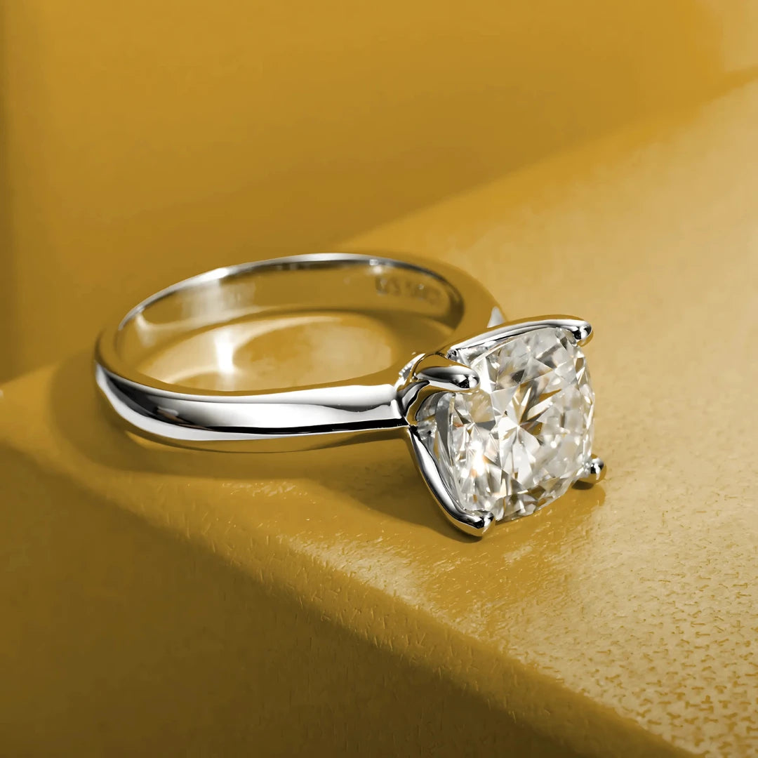 Anel Nuvem Celestial com Cristal de Moissanite