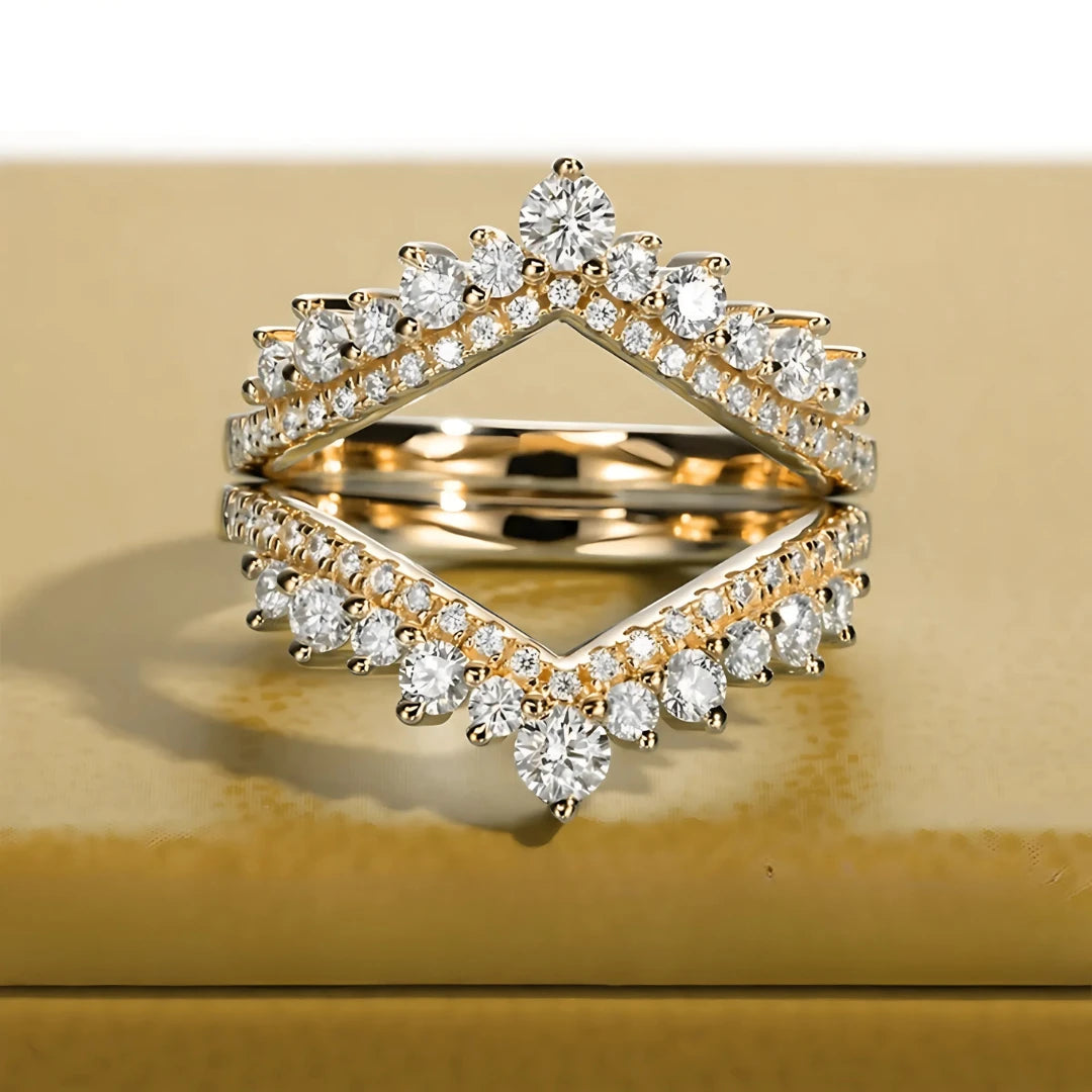 Meia Aliança Rainha Celeste com Cristal de Moissanite