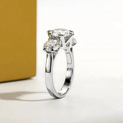 Anel Tríade Luminar em Cristal de Moissanite