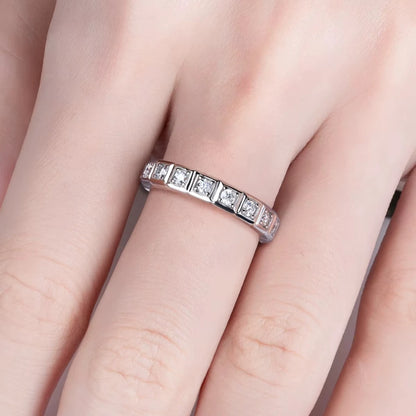 Anel Estrela Perene em Cristal de Moissanite