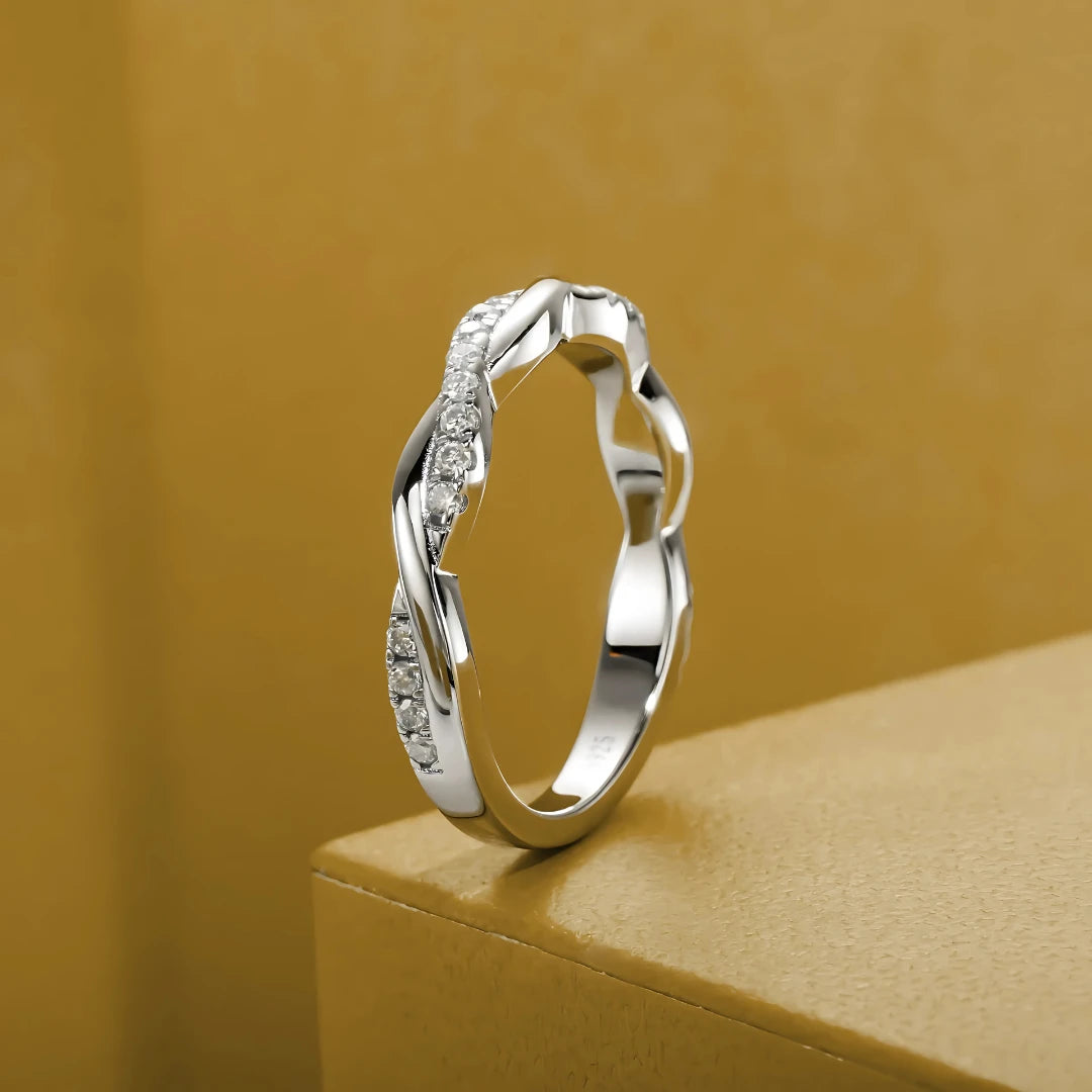 Anel Reflexo Celestial em Cristal de Moissanite