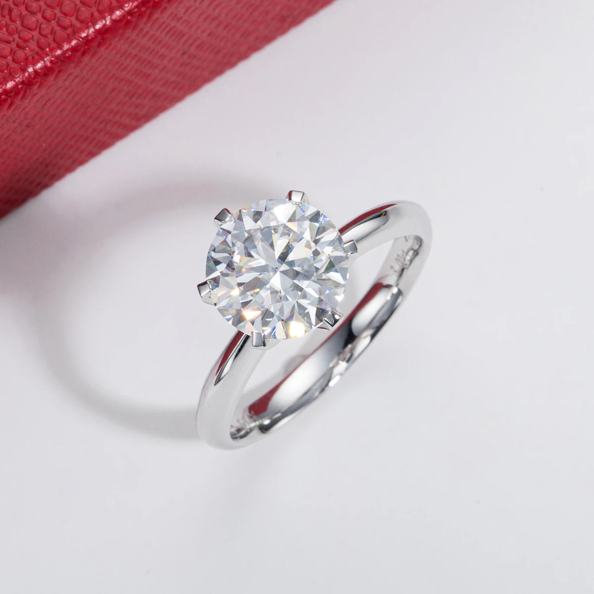 Anel Luz Primordial com Cristal de Moissanite