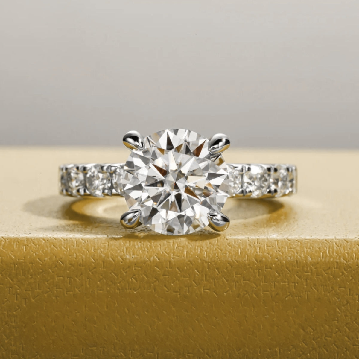 Anel Brilho Ascendente com Cristal de Moissanite