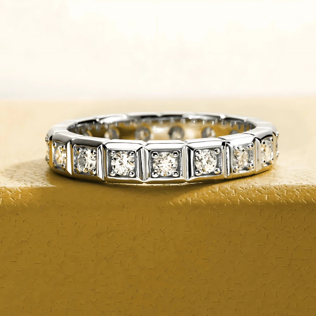 Anel Estrela Perene em Cristal de Moissanite