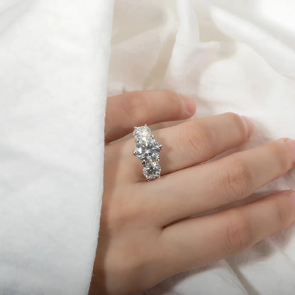 Anel Tríade Luminar em Cristal de Moissanite