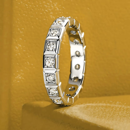 Anel Estrela Perene em Cristal de Moissanite