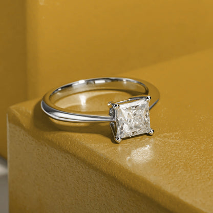Anel Princesa Cintilante com Cristal de Moissanite