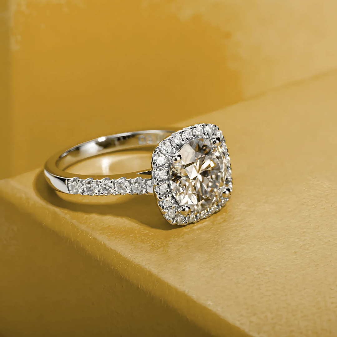 Anel Nuvem Ascendente com Cristal de Moissanite