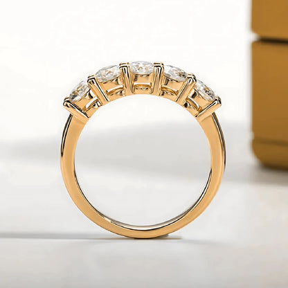 Meia Aliança Crepúsculo Radiante em Cristal de Moissanite