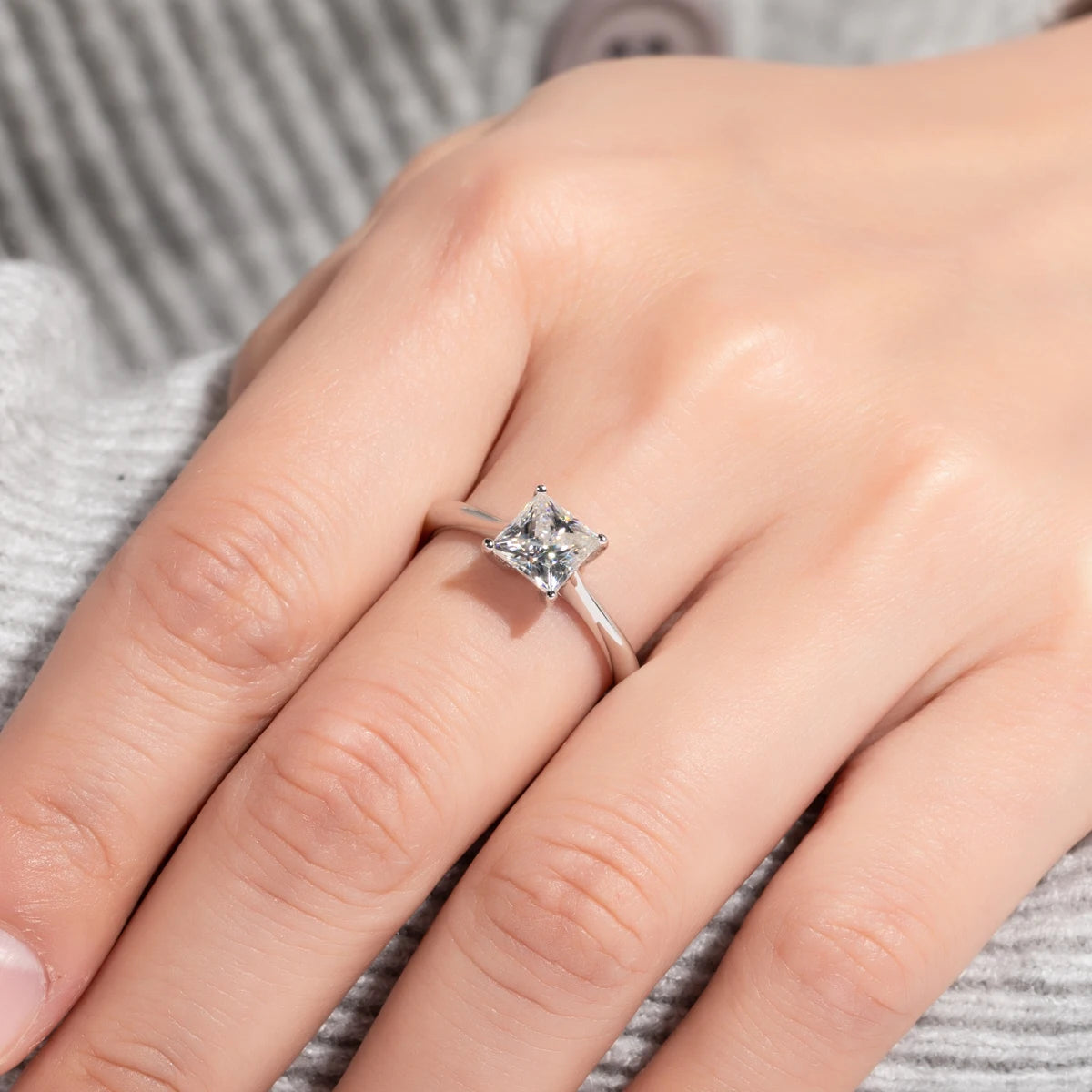 Anel Princesa Cintilante com Cristal de Moissanite