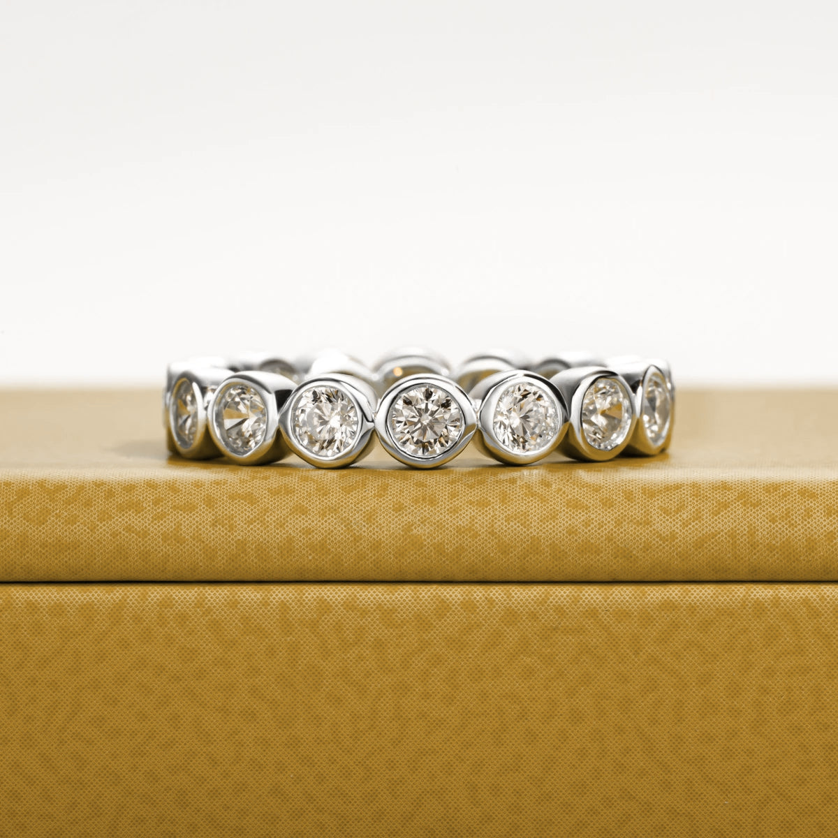 Aliança Espirito Resplandecente com Cristal de Moissanite