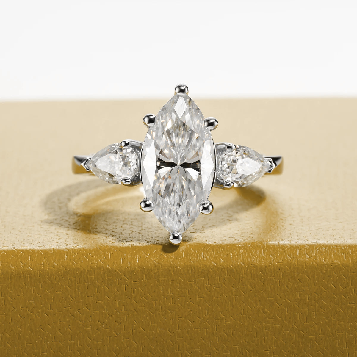 Anel Princípio da Luz com Cristal de Moissanite
