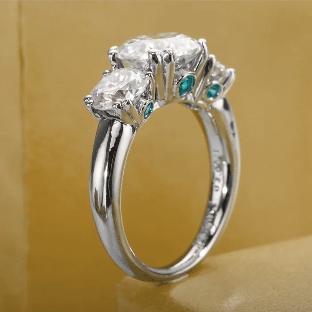 Anel 3 Divindades da Luz com Cristal de Moissanite