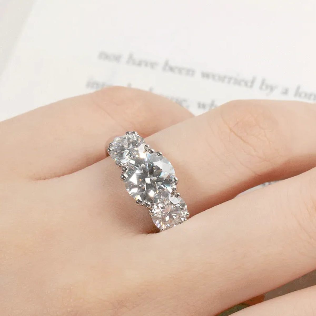 Anel 3 Divindades da Luz com Cristal de Moissanite