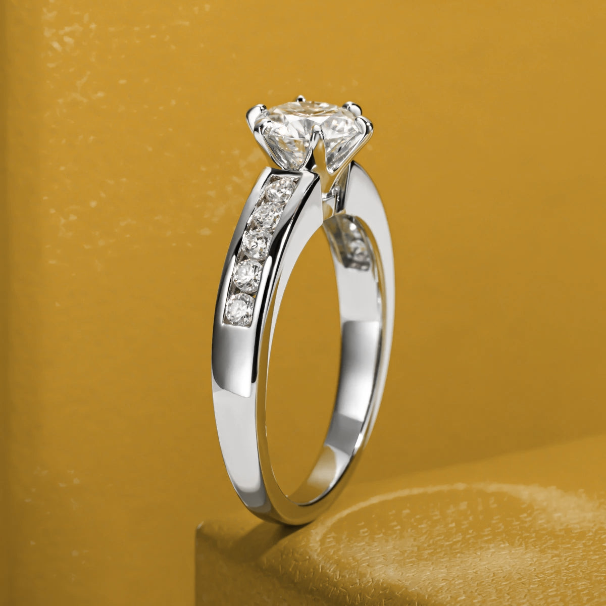 Anel Cometa Real com Cristal de Moissanite